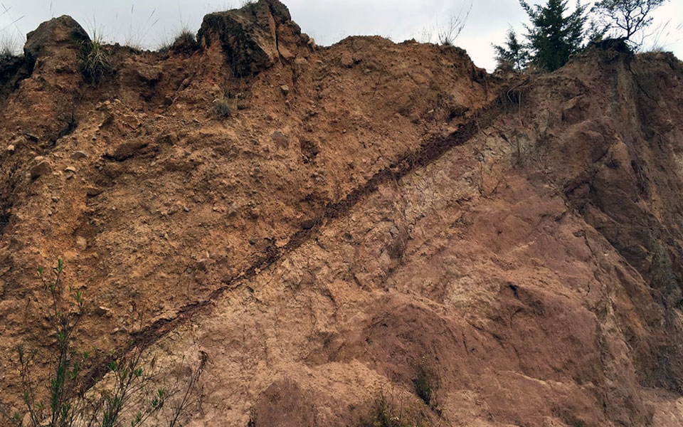 Identificación de fallas y contactos geológicos, Ladera Acambay Estado de México
