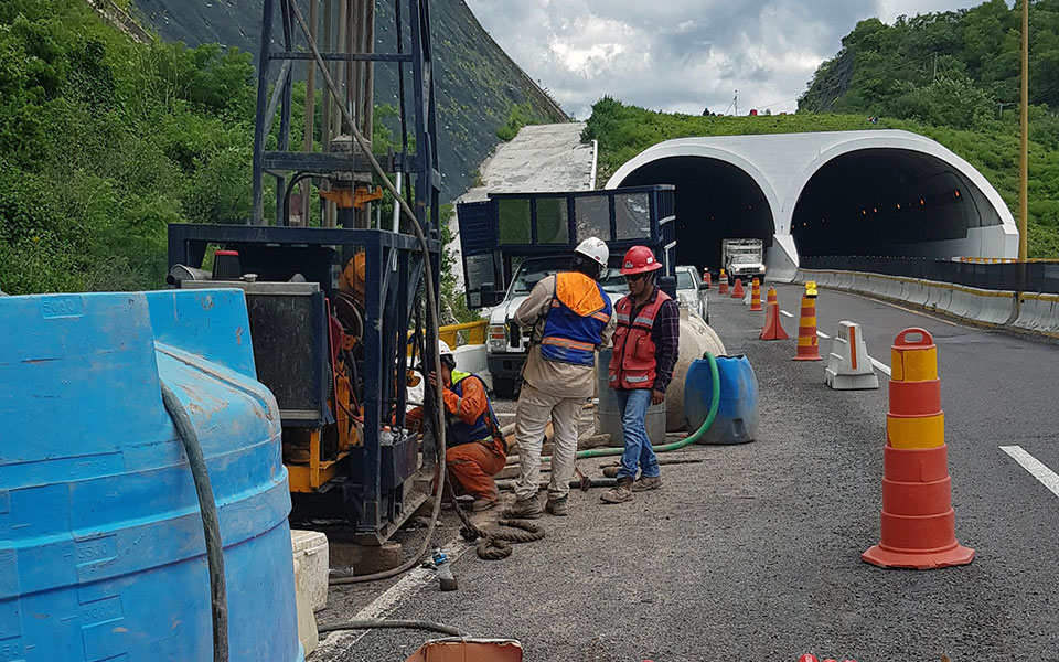 Tubería ABS para instalación de inclinómetro vertical, Puente km 258 Autopista México - Acapulco
