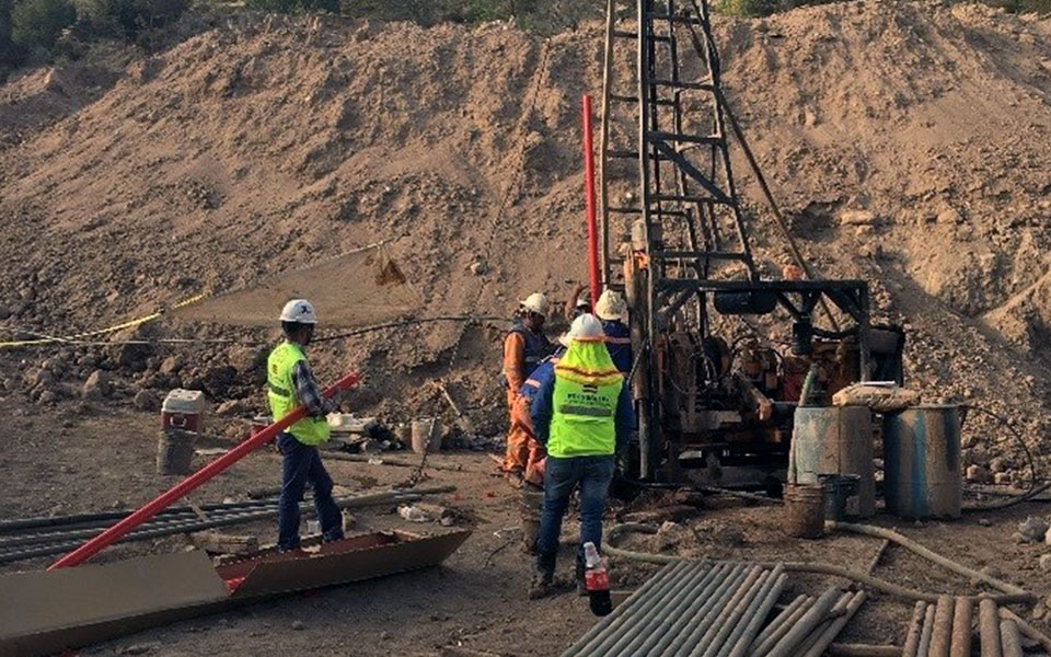 Instalación de inclinómetro vertical en ladera inestable, Acambay, Estado de México